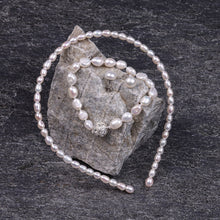 Last inn bildet i Galleri-visningsprogrammet, Hårbøyle i ekte ferskvannsperlrer