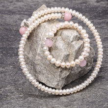 Last inn bildet i Galleri-visningsprogrammet, Halsring og armbånd i ekte perler