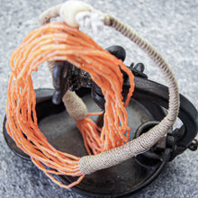 Last inn bildet i Galleri-visningsprogrammet, Kjede med Hyssing og Lange Glassperler - Oransje