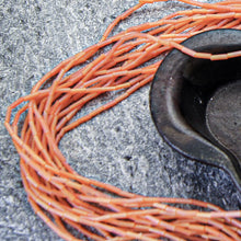 Last inn bildet i Galleri-visningsprogrammet, Kjede med Hyssing og Lange Glassperler - Oransje