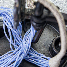 Last inn bildet i Galleri-visningsprogrammet, Kjede med Hyssing og Lange Glassperler - Sart Blå