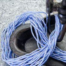 Last inn bildet i Galleri-visningsprogrammet, Kjede med Hyssing og Lange Glassperler - Sart Blå