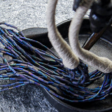 Last inn bildet i Galleri-visningsprogrammet, Kjede med Hyssing og Lange Glassperler - Mix Lilla